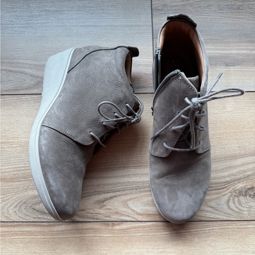 Clarks Un Tallara Eva Nubuck Lace Up Ankle Boots